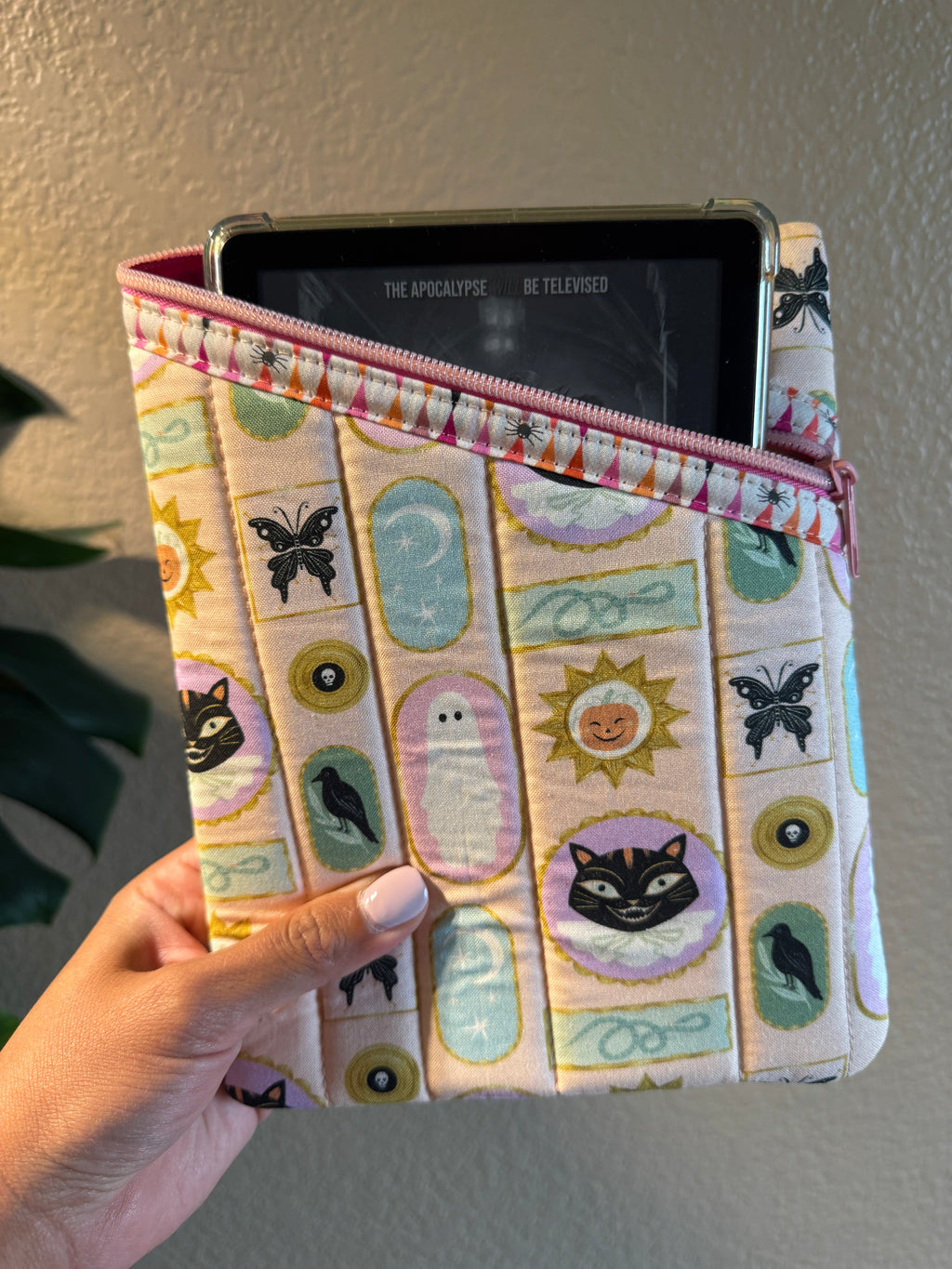 Spooky Gallery Kindle/E-Reader Case